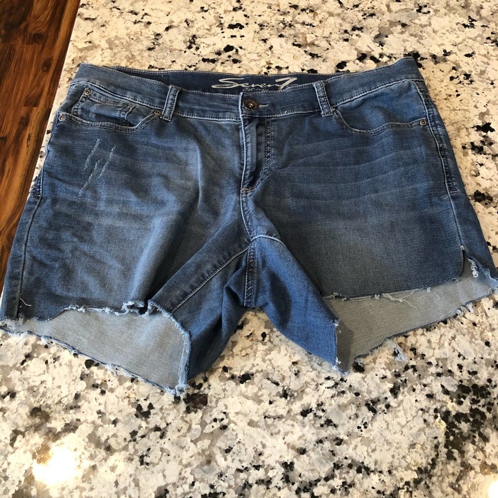Seven7 cutoff jean shorts DIY skinny easy fit 16